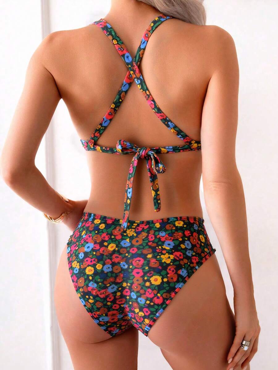 Trendiger Damenbikini, floraler Print, Halterneck, V-Ausschnitt. Bequeme Bademode für Pool & Strand.