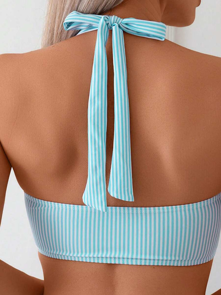 Exklusiver Damen Bikini: Gestreiftes Bandeau Design, High Waist Passform für Eleganz.
