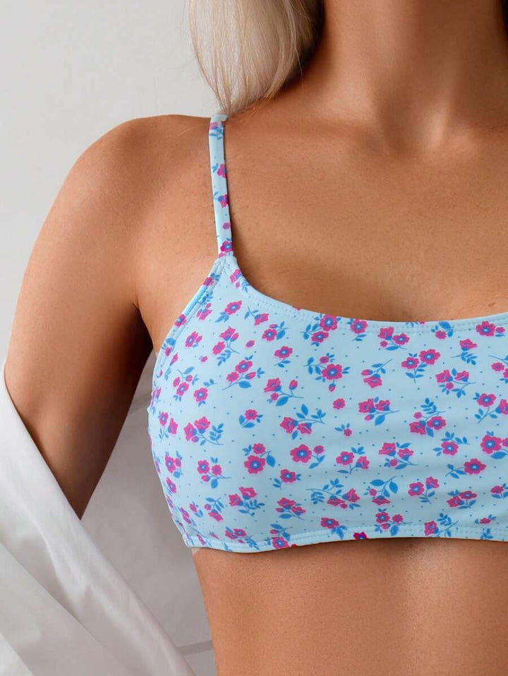 Sommerlicher Damen High Waist Bikini mit Blumenmuster, bügellos. Deine Bademode für den Pool.