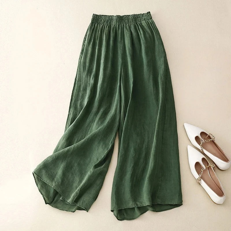 Atmungsaktive leichte Damenhose mit geradem Bein, perfekt als Sommerhose für entspannte Tage.