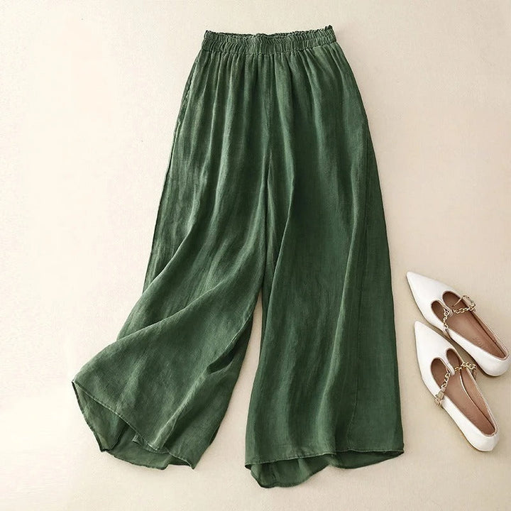 Atmungsaktive leichte Damenhose mit geradem Bein, perfekt als Sommerhose für entspannte Tage.