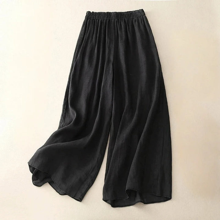 Bequeme leichte Damensommerhose mit geradem Bein und elastischem Gummizugbund für optimalen Komfort.