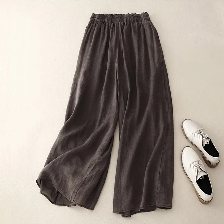 Elegante Damenhose im Casual Chic mit geradem Bein und Gummizug, perfekt als Sommer-Alltagshose.