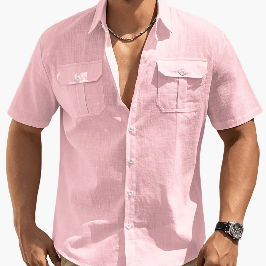 Modernes Herren Kurzarmhemd mit Brusttaschen, Reverskragen, für lässige Sommer-Looks.