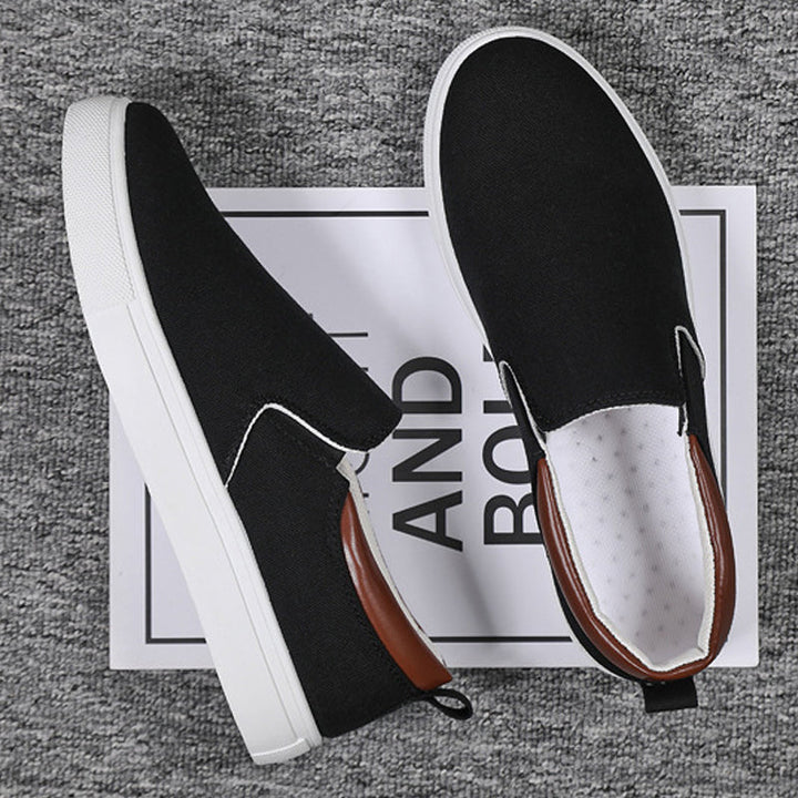 Moderne Lennard Slip-On Sneaker aus Canvas, perfekte Alltagsschuhe für stilbewusste Herren.