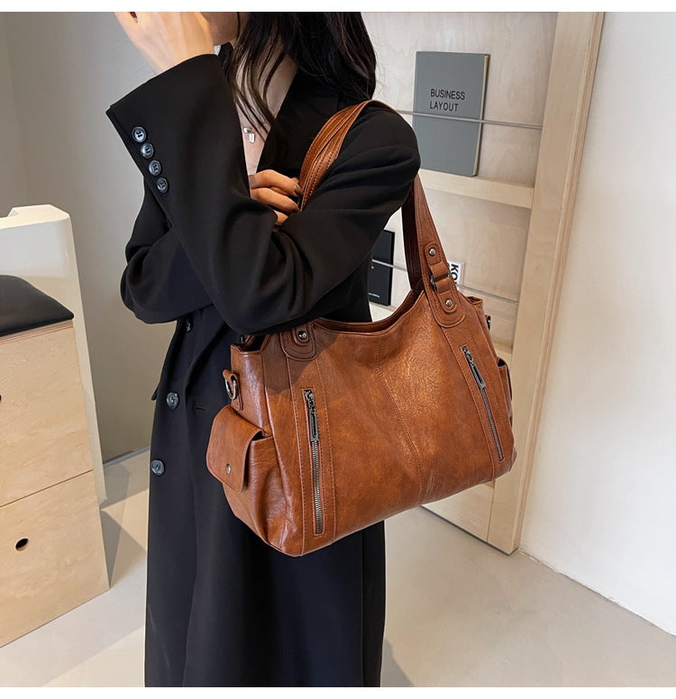 Lässige braune Damen Schultertasche, ideal für Reisen, Sport und täglichen Gebrauch.