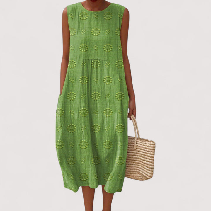 Luftiges Damen Sommerkleid, locker geschnitten, mit elegantem Blumenprint. Perfekt als bequemes Urlaubskleid.