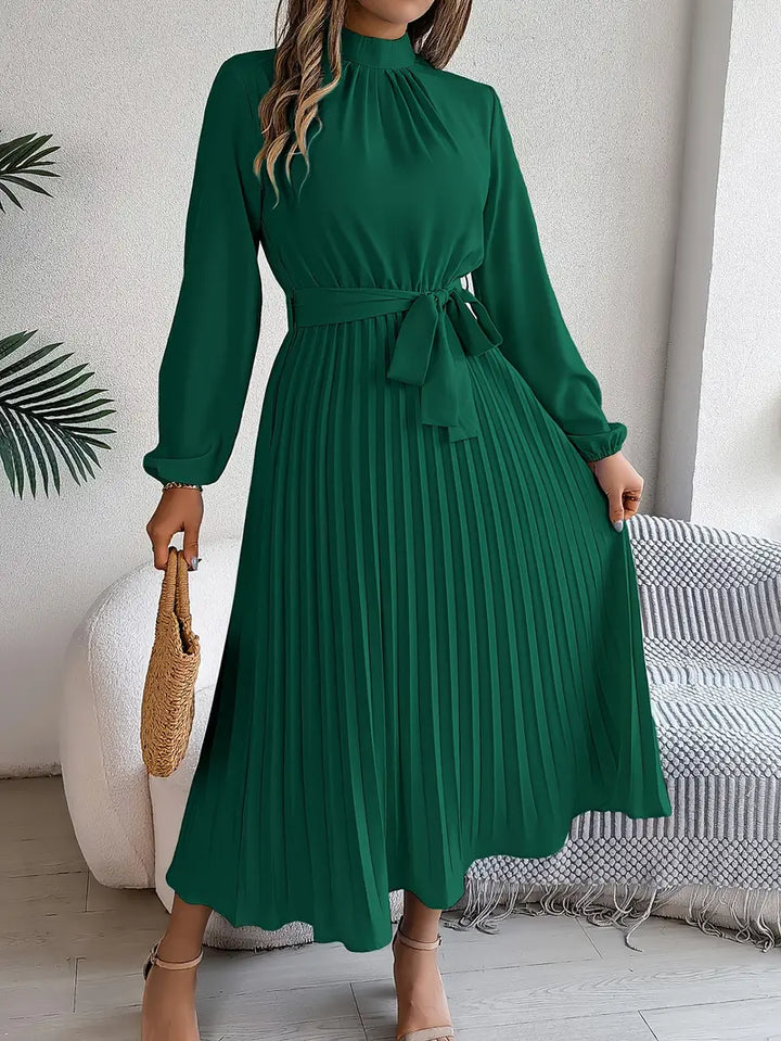 Plissiertes Damen Abendkleid, Midilänge, Stehkragen, Langarm. Ein festliches & elegantes Partykleid.