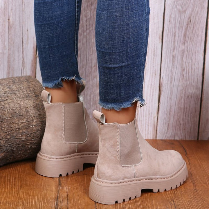 Chunky Plateau-Stiefeletten für Damen mit runder Zehenkappe, ideal für den Herbst und Alltagskomfort.