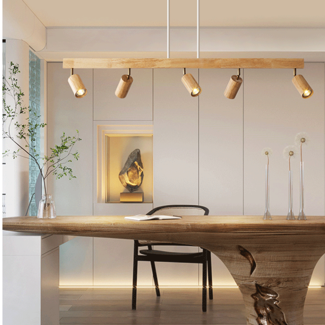 Stilvolle Holz-Deckenleuchte mit integrierter LED Technik, verstellbar.