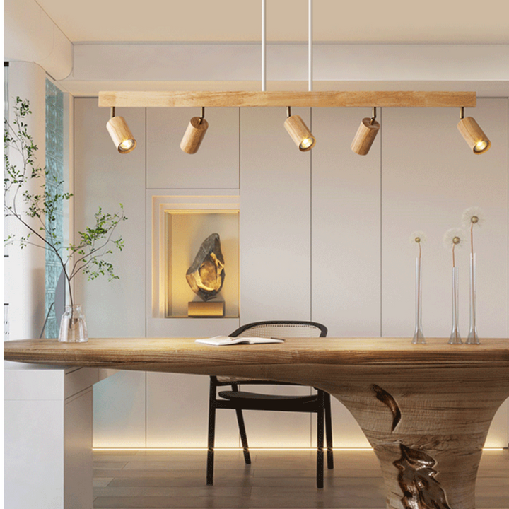 Stilvolle Holz-Deckenleuchte mit integrierter LED Technik, verstellbar.