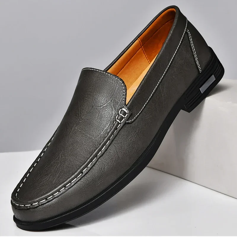 Italienische Herren Slipper in Blau aus echtem Leder, klassisch & bequem, ein Must-have für Stil.