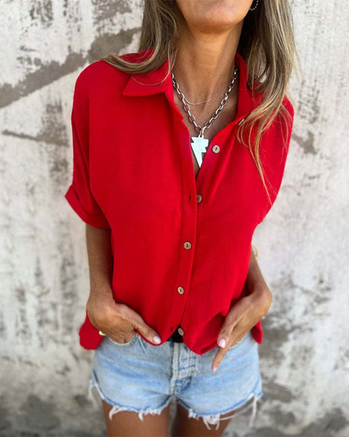 Stilvolle Frauenmode Sommerbluse, kurzärmlig, leicht und ein Must-have für den Sommer.