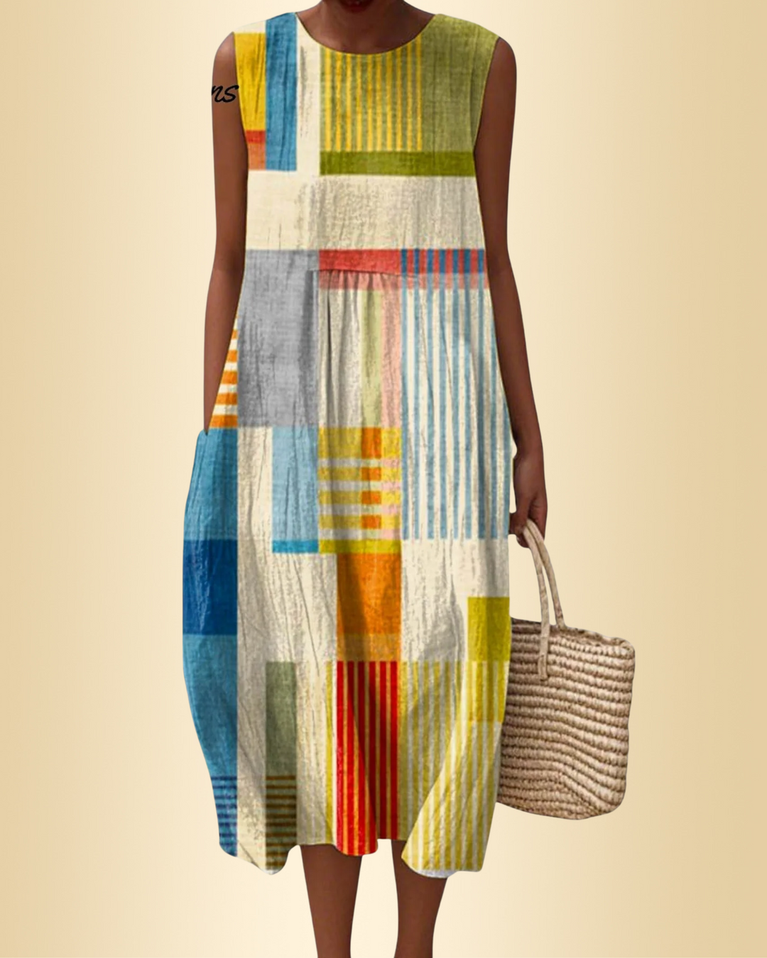 Gemustertes Damenkleid, locker fallend und fließend, ideal als vielseitiges Sommer- oder Freizeitkleid für jeden Anlass.