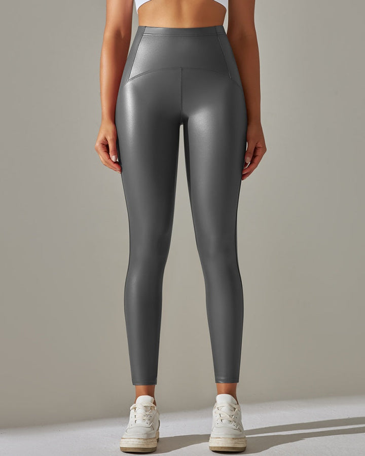 Detail der Nahtführung bei den figurbetonten Damen Sport Leggings.