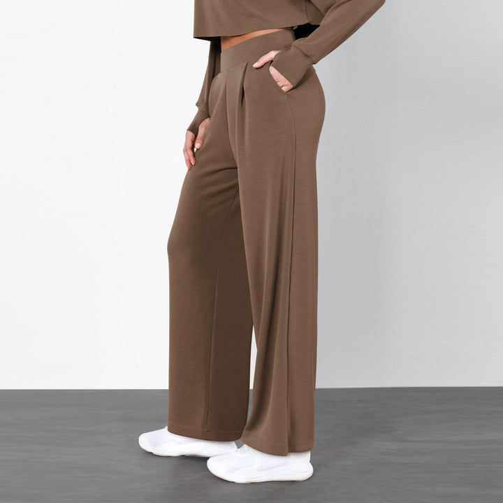 Schwarze Damen Bürohose mit hohem Bund und geradem Bein. Klassisch, bequem & elegant für den perfekten Business Look.