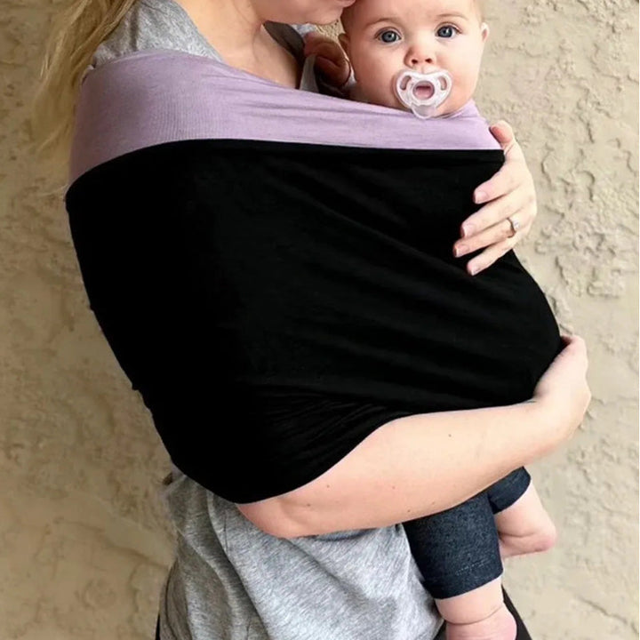 Detailansicht des atmungsaktiven, weichen Stoffes der Babytrage SnugCarry für maximalen Tragekomfort.