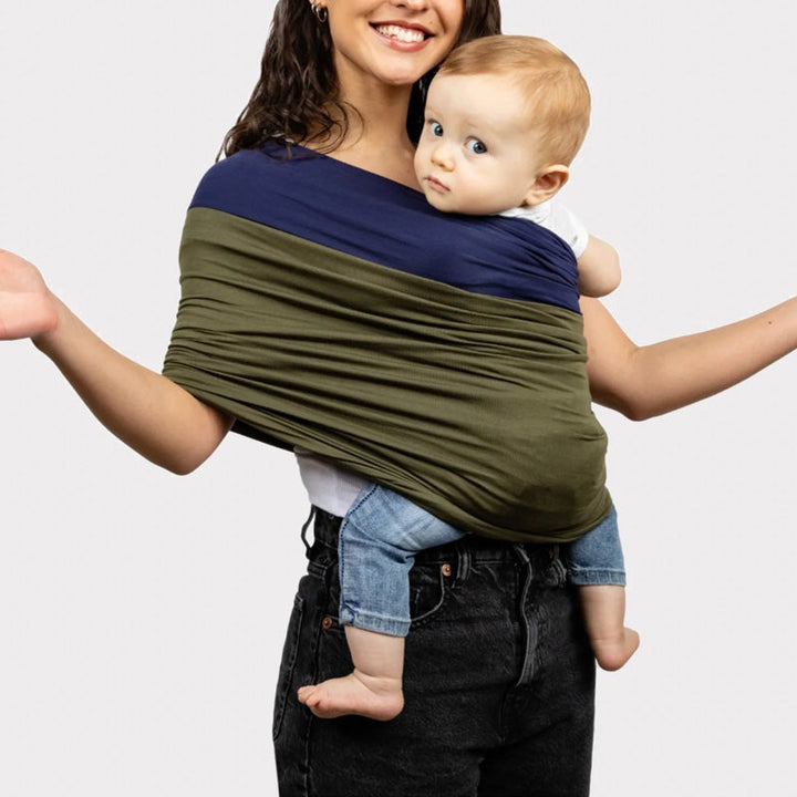 Bequeme ergonomische Tragehilfe, weich gepolstert, atmungsaktiv, bietet Baby & Eltern optimalen Komfort.