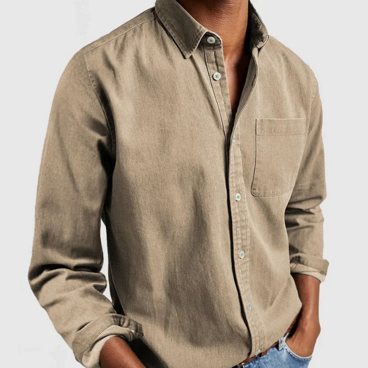 Stylisches Langarm Denim Hemd für Herren, perfekt für Smart Casual Anlässe und lässige Outfits.
