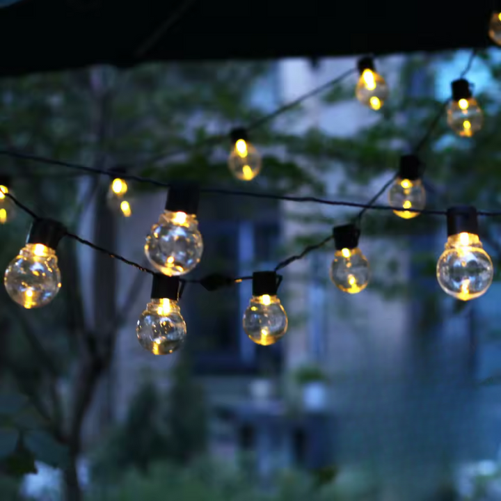 Solarlichterkette warmweiß, wetterfest, mit USB-Option, für stimmungsvolle Garten- & Terrassen-Deko.