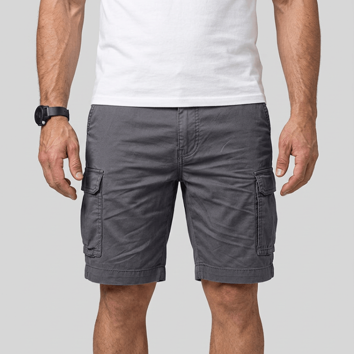 Schwarze Herren Freizeitshorts mit Gürtelschlaufen und geräumigen Seitentaschen, praktisch für den Alltag.