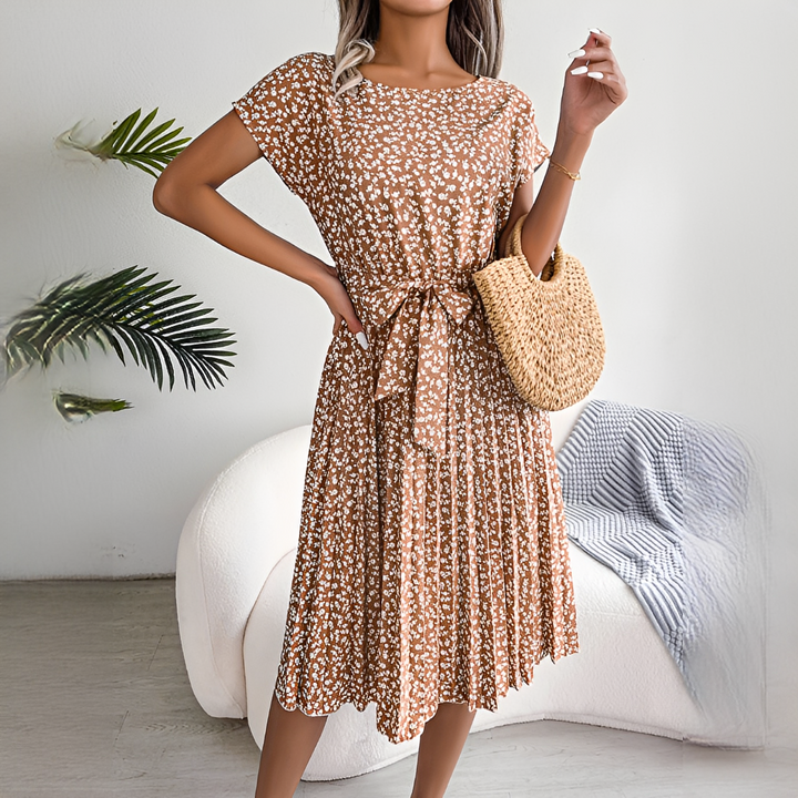 Plissiertes Damen Midikleid, elegantes Slim Fit Sommerkleid mit Kurzarm.