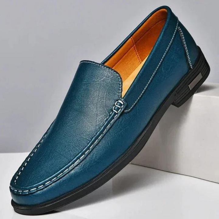 Elegante schwarze Herren Slipper aus echtem italienischem Leder, perfekt für Business-Outfits.