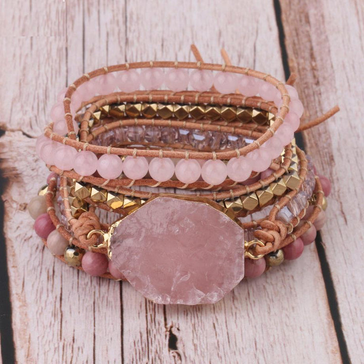 Damen Armband aus echtem Rosenquarz mit goldenen Akzenten für Liebe & Harmonie, handgemachter Edelsteinschmuck.