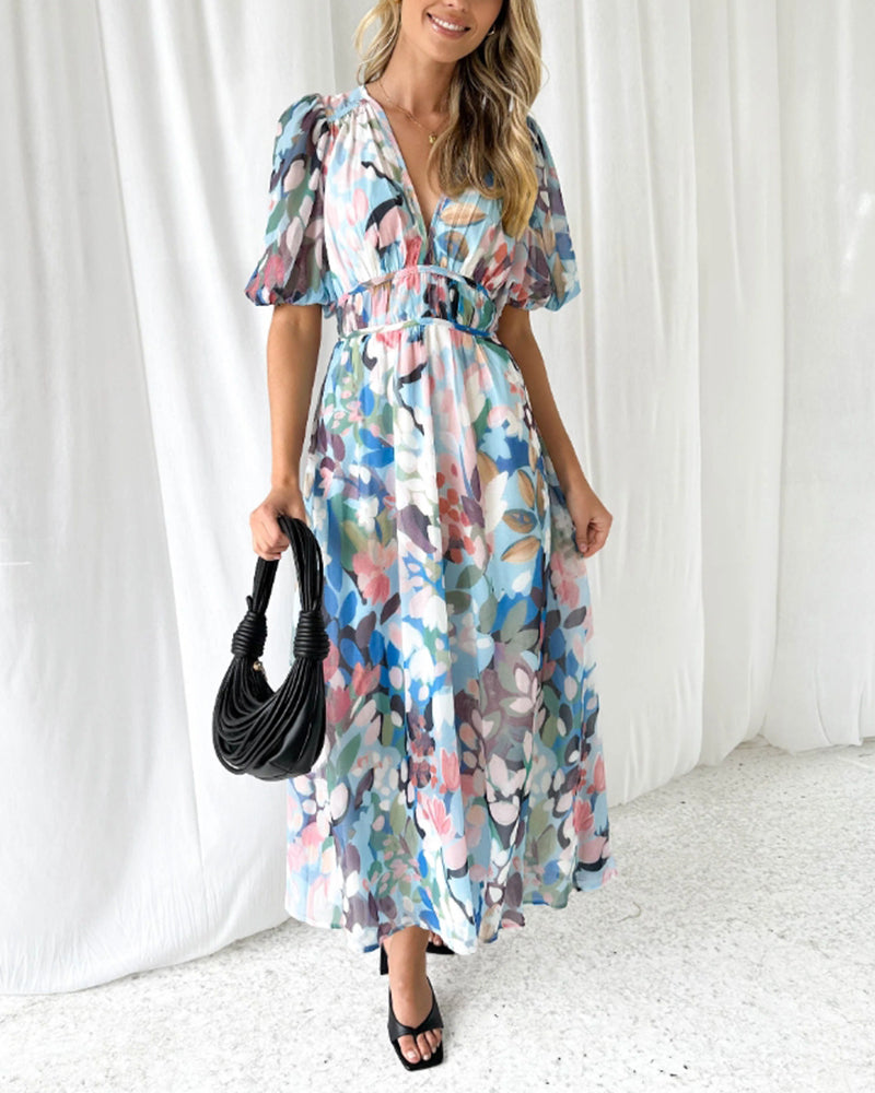 Elegantes Damen Sommerkleid mit floralem Blumenmuster, perfekt als Freizeit- oder Partykleid für jede Frau.
