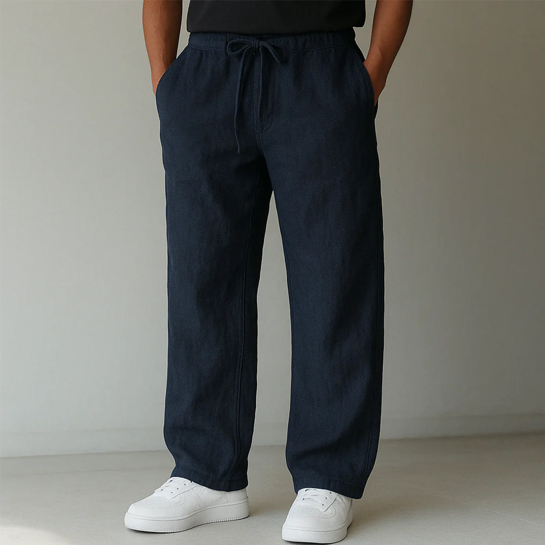 Herrenhose mit geradem Schnitt, lässig, elastischem Bund und praktischen Seitentaschen. Komfort für Alltag & Freizeit.