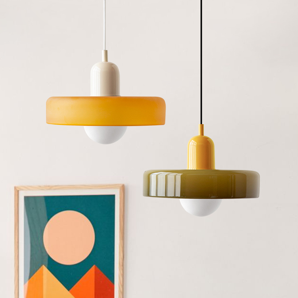 Bauhaus-Pendelleuchte, Buntglas-Kunstwerk, für ein einzigartiges Wohnerlebnis.