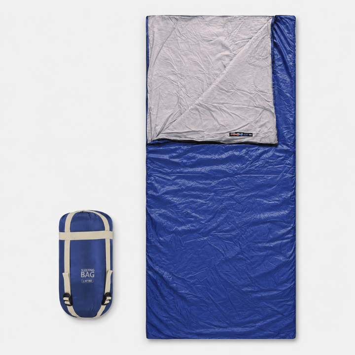 Seitenansicht des sauber aufgerollten, ultraleichten Umschlag-Schlafsacks.