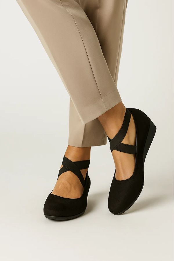 Orthopädische Damen Kreuzriemen-Sandalen, perfekt als rutschfeste Alltagssandalen für den Sommer.