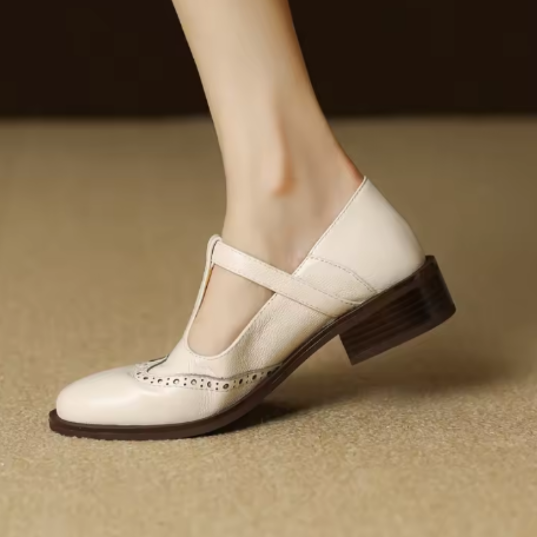 Damen Pumps mit Broguing, Blockabsatz und Mary Jane Schnalle, elegant & bequem für jeden Tag.