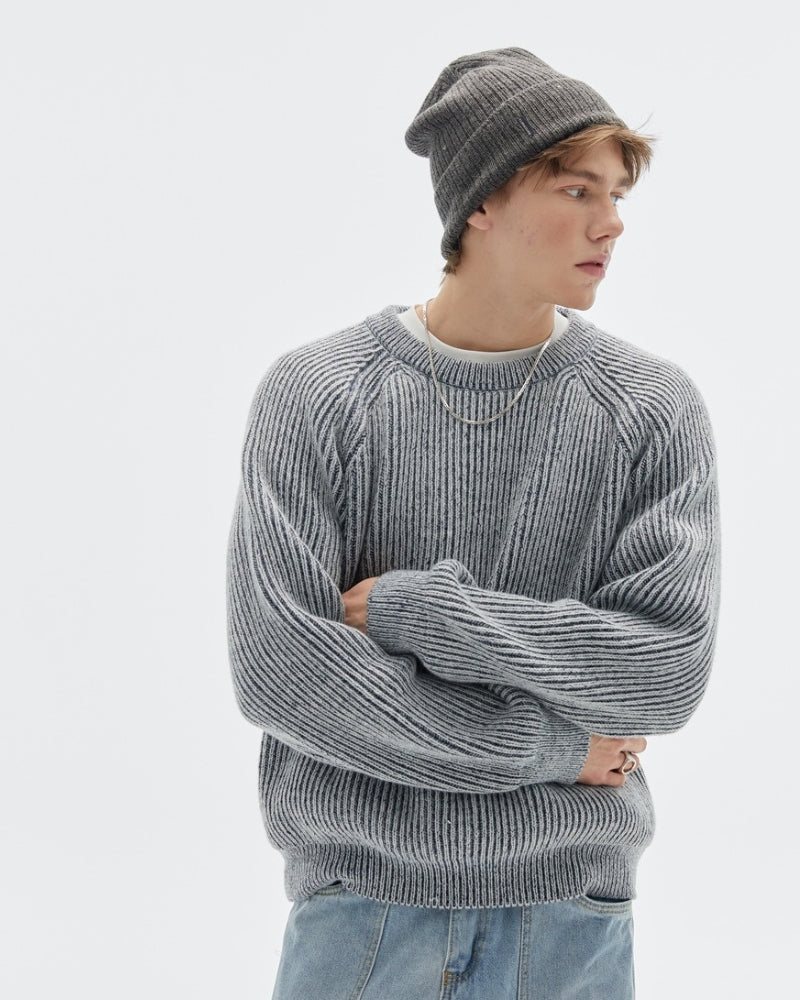 Lässiger grauer Herren Rundhals Pullover, ideal als Übergangs- & Freizeitpullover für entspannten Stil.