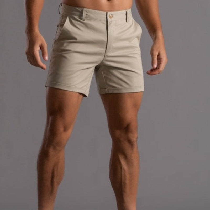 Herren Chino Shorts Sandro aus atmungsaktiver Baumwolle, bequem und stilvoll für Sommer und Freizeit.