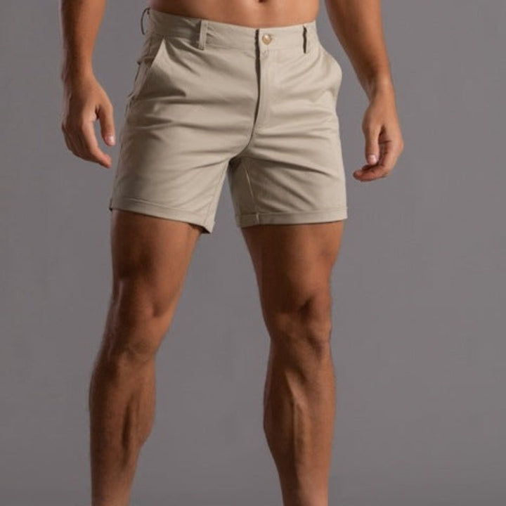 Herren Chino Shorts Sandro aus atmungsaktiver Baumwolle, bequem und stilvoll für Sommer und Freizeit.
