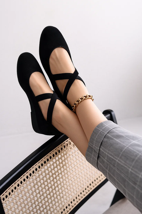 Hochwertige geschlossene Damen Keilabsatzschuhe, ideal für Freizeit, Büro & Abend. Klassisch, bequem & elegant.