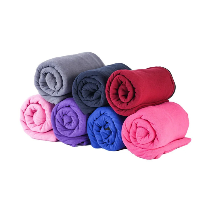 Ultraleichter Polyester-Innensack, der den Schlafkomfort auf Reisen & beim Camping maximiert.