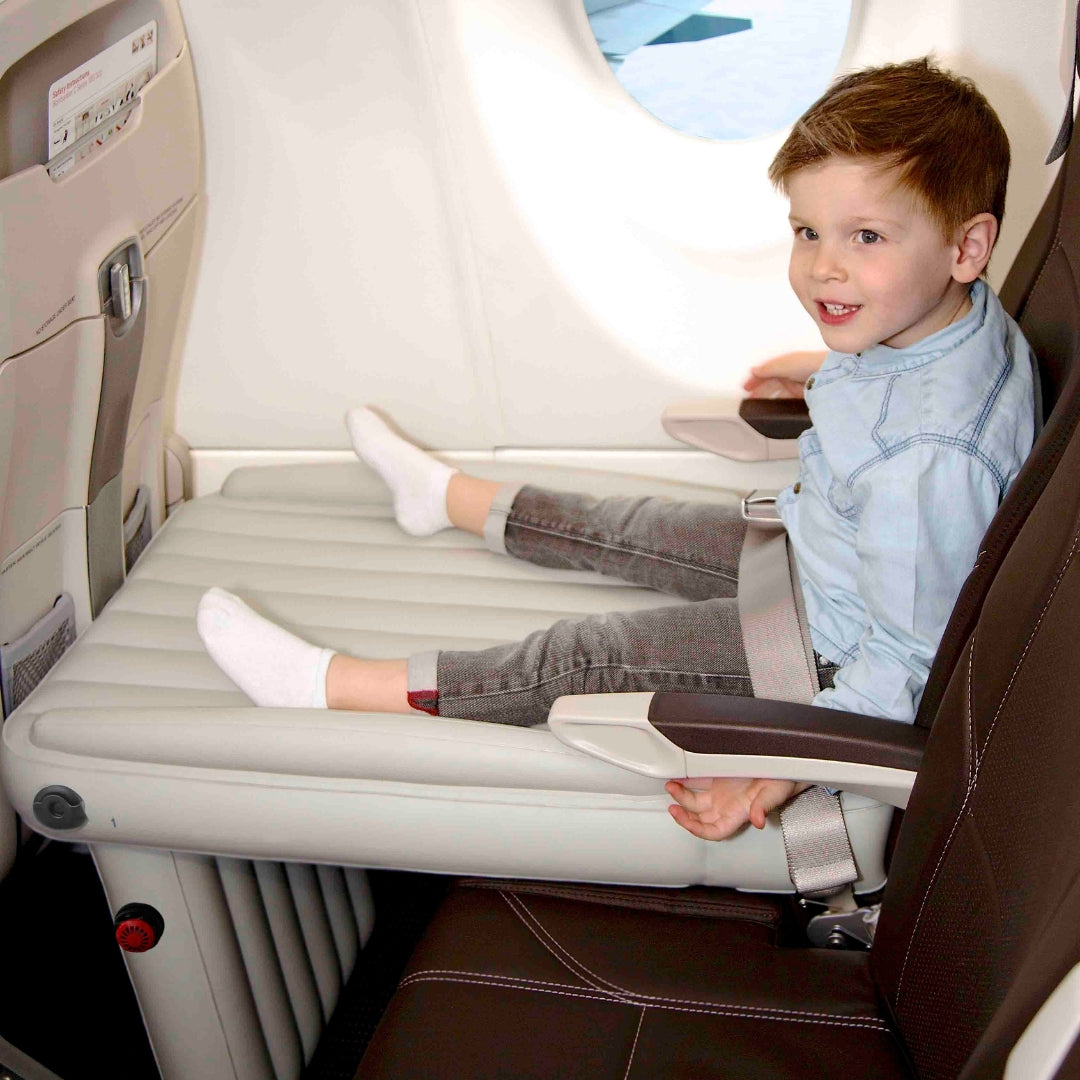 Aufblasbare Kinder Reise-Luftmatratze für bequemen Schlaf unterwegs, ideal für Auto, Flugzeug & Camping.