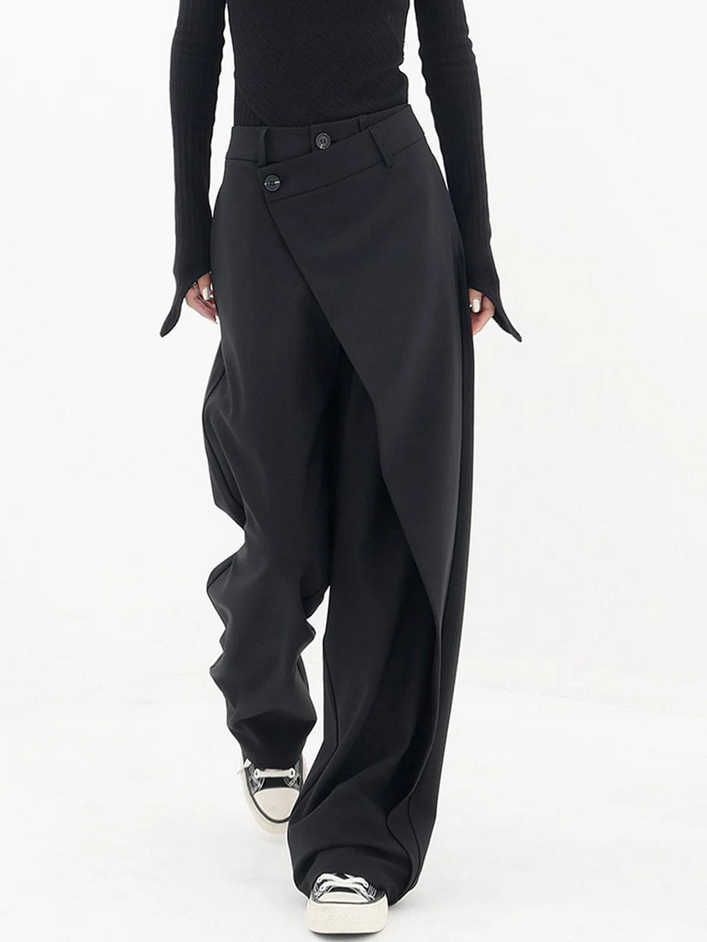 Bequeme und stylische weite Damenhose im Baggy-Schnitt mit asymmetrischem Design für Casual-Look.