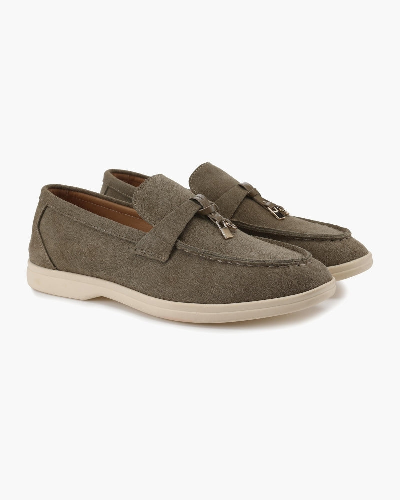 Hochwertige Damen Loafer mit feiner Steppnaht. Vielseitige Damenschuhe für stilvolle Outfits.