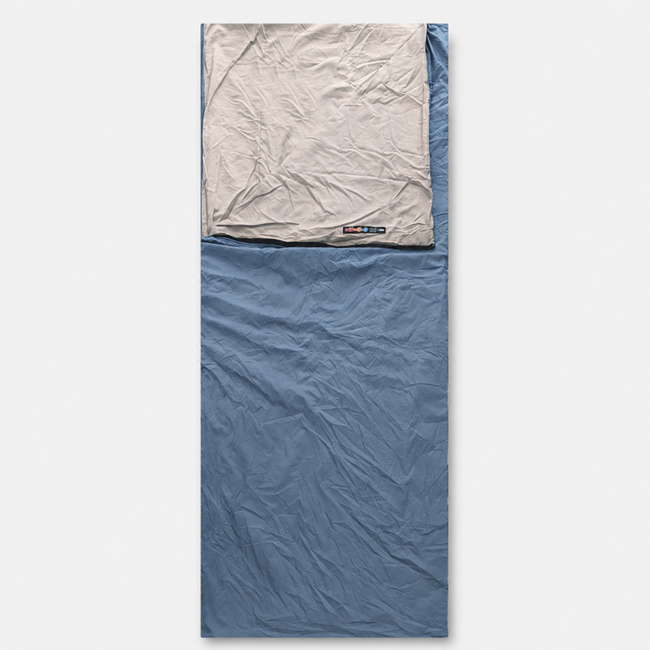 Kompakter Ultraleicht-Schlafsack, perfekt für Wanderungen und Rucksackreisen, platzsparend & leicht.