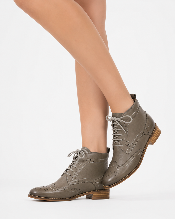 Bequeme knöchelhohe Damen Brogue Stiefeletten, ideal für Herbst und Winter, stilvolle Damenschuhe.