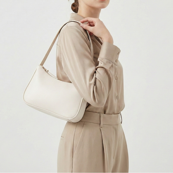 Kleine Damen-Schultertasche im eleganten Baguette-Stil. Diese stilvolle PU-Tasche ist ein ideales Accessoire.