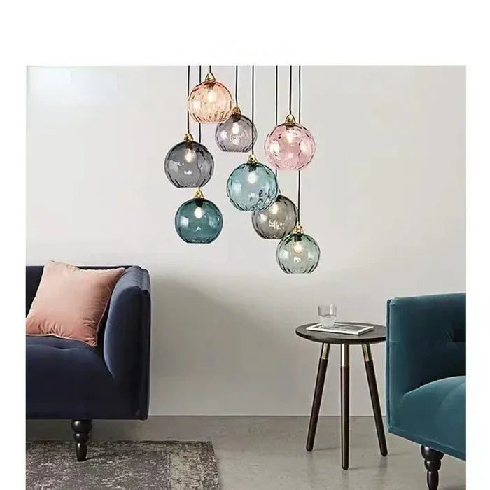 LumiSphere Glaskugel-Hängeleuchte, modernes Design für elegantes Wohnambiente im Esszimmer.