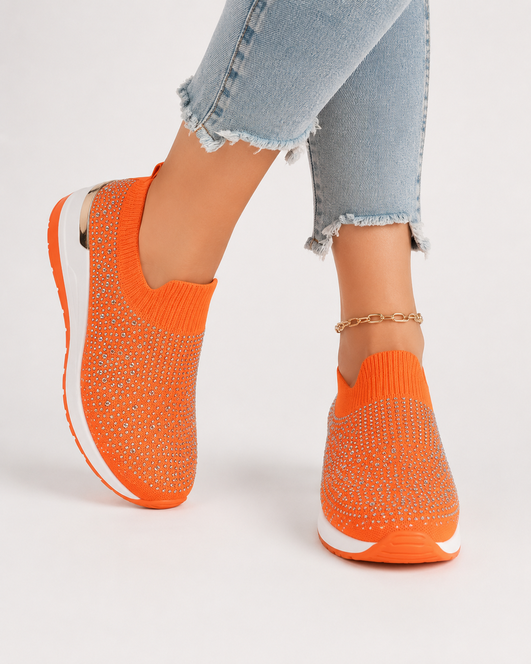 Modernes Design der Damen Strass Sneaker mit flexibler Sohle. Leichte und bequeme Casual Schuhe für Frauen.