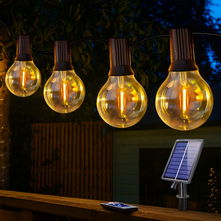 Bruchsichere LED-Solarlichterkette warmweiß, ideal für Terrasse & Balkon. Dimmbar, mit USB-Anschluss.