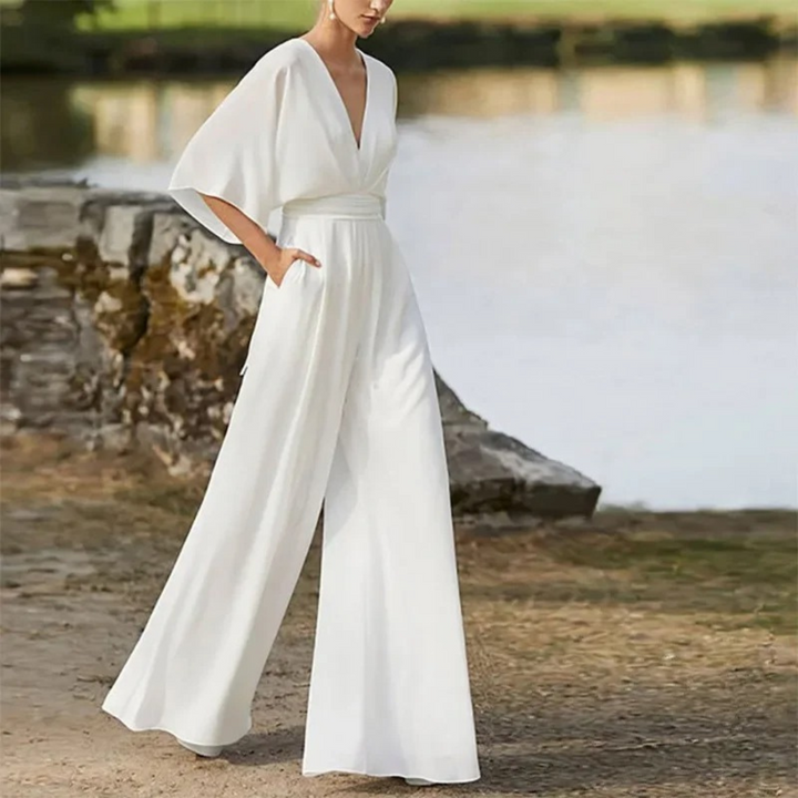 Stylischer Damen Jumpsuit mit weitem Bein, ideal für Frühling und Sommer. Bequemer ärmelloser Overall für elegante Auftritte.