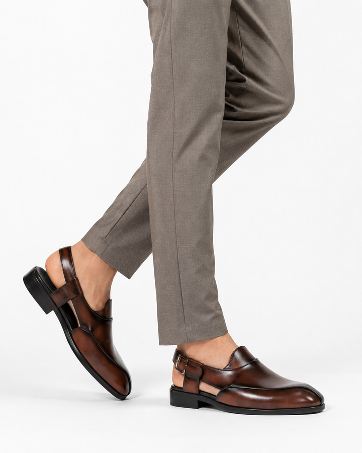 Nahaufnahme der luftigen Herren Casual Sandalen mit bequemer Sohle, perfekt für Urlaub und warme Tage.